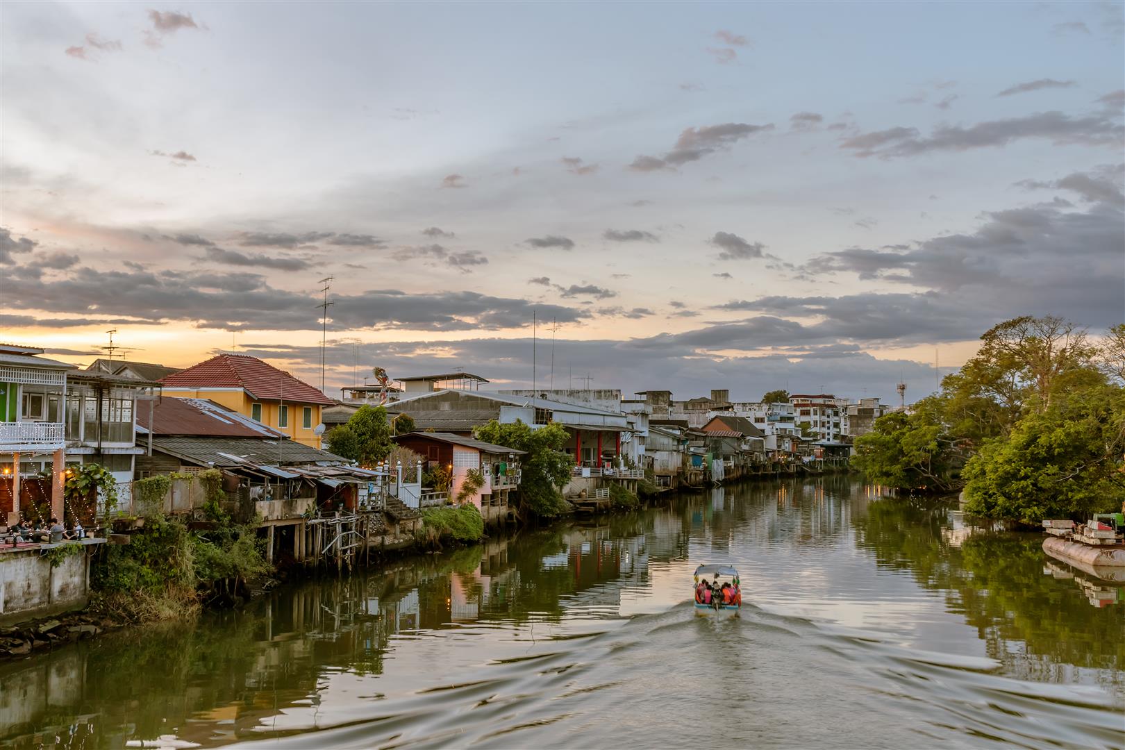 The Charm of the Old Community by the Chanthaboon River