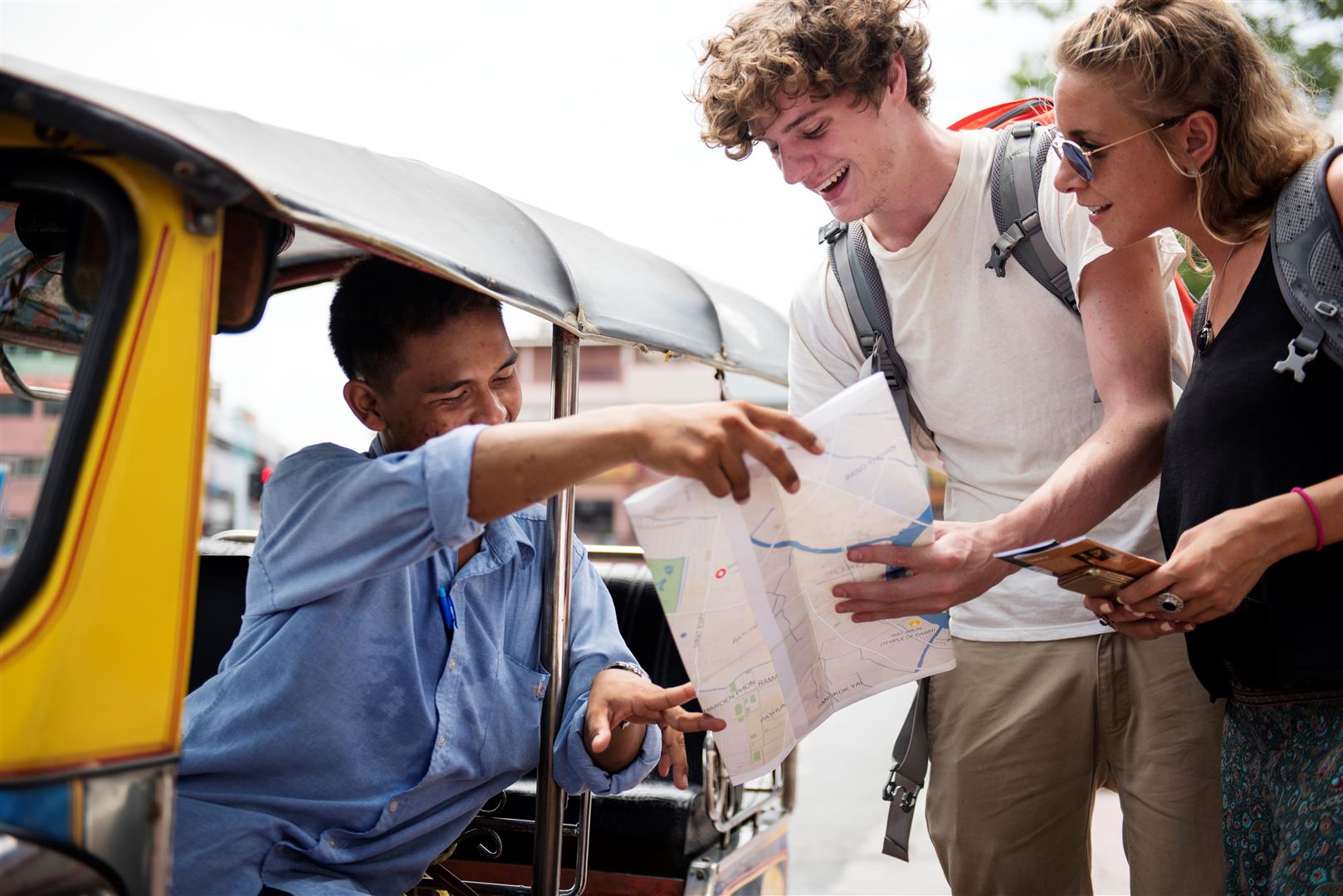 10 reasons foreigners like Thailand