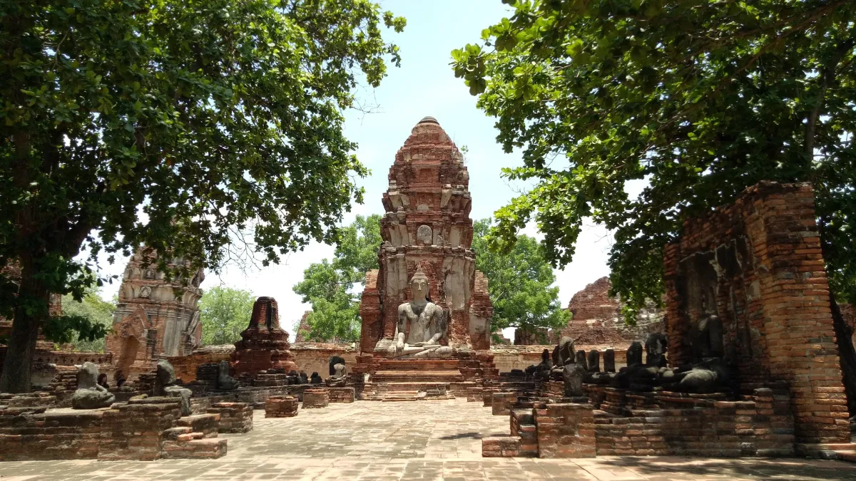 Following the Footsteps of Lisa (BLACKPINK) - Wat Maha That, Ayutthaya
