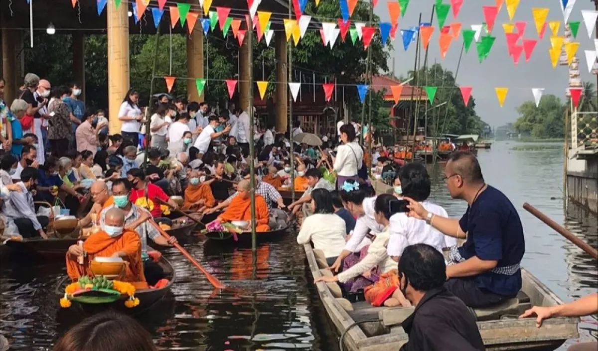 Tourism Calendar - Floating Alms Giving Ceremony at Wat Suwannaram, Nakhon Pathom