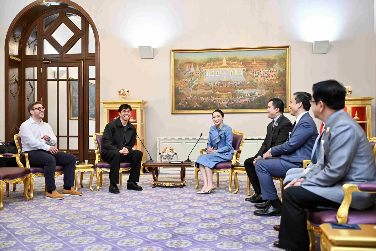 エフワンレーサー、アレックス氏が、ペートンタン首相と会談しました
