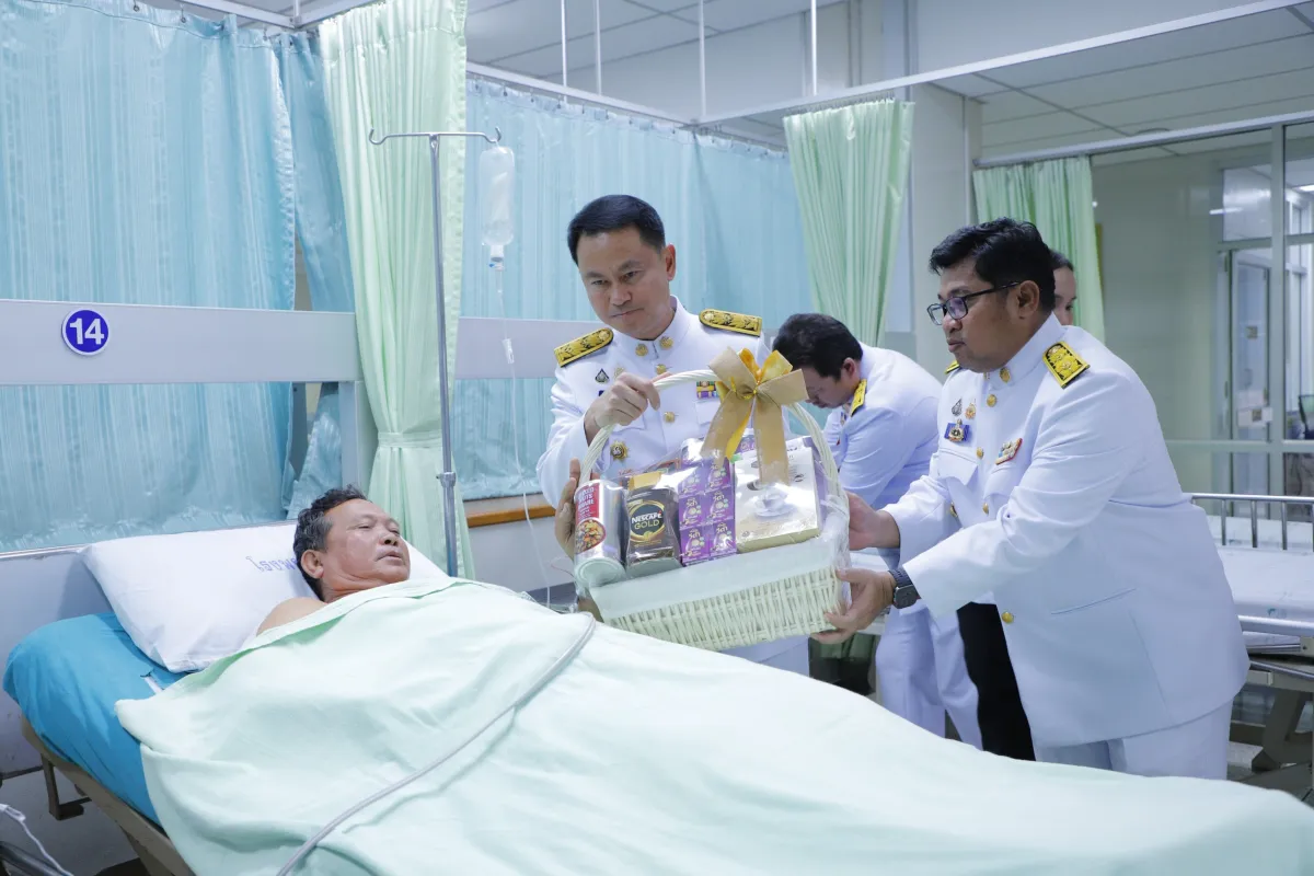 พระบาทสมเด็จพระเจ้าอยู่หัว ทรงห่วงใยผู้ได้รับบาดเจ็บจากเหตุปะทะตามแนวแดน ไทย-กัมพูชา ทรงพระกรุณาโปรดเกล้าฯ ให้ผู้ว่าราชการจังหวัดบุรีรัมย์เชิญสิ่งของพระราชทานไปมอบเพื่อเป็นขวัญกำลังใจ