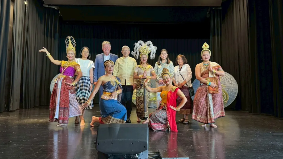 S.E. Herr Chittipat Tongprasroeth, Botschafter der Königlich Thailändischen Botschaft in Berlin, eröffnete feierlich die Veranstaltung zur Förderung der thailändischen Kultur und Küche in der Stadthalle Hausach