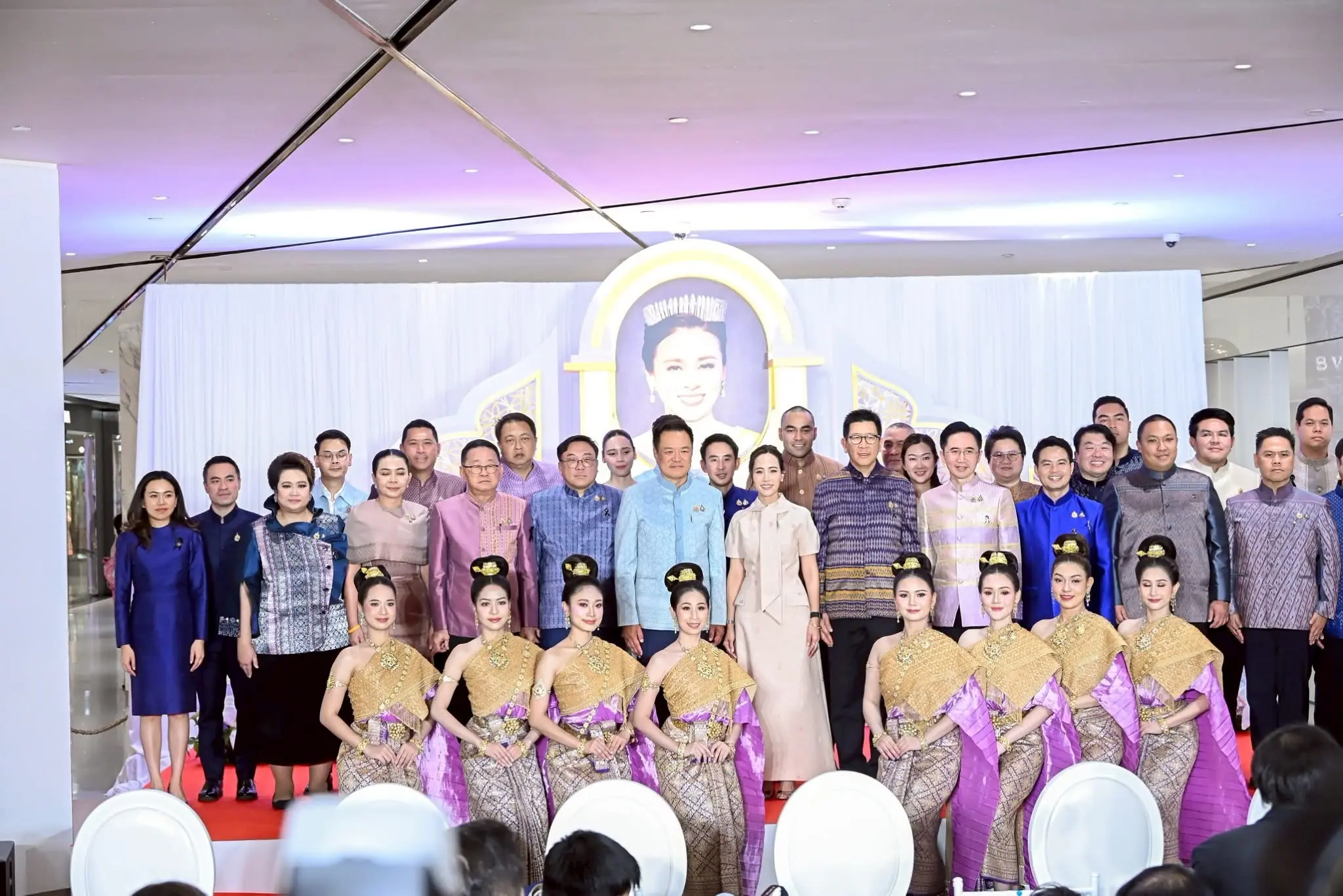 นายกฯ อนุทิน เปิดนิทรรศการเฉลิ...