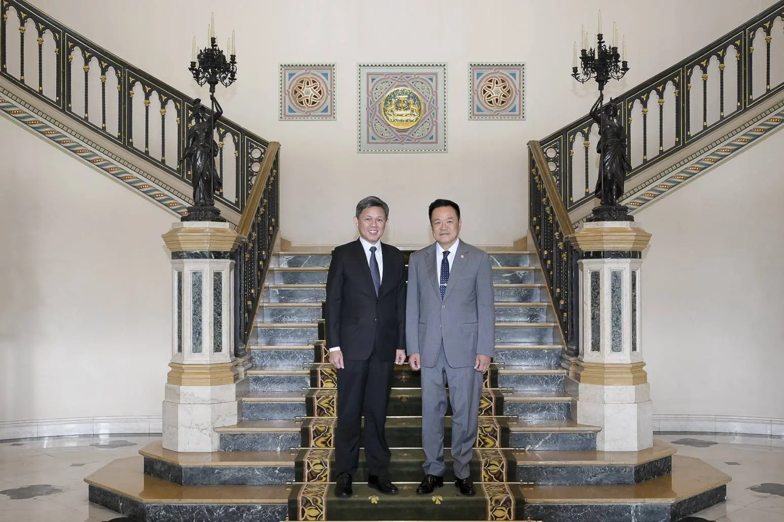 PM Anutin Met Singapore’s Defe...