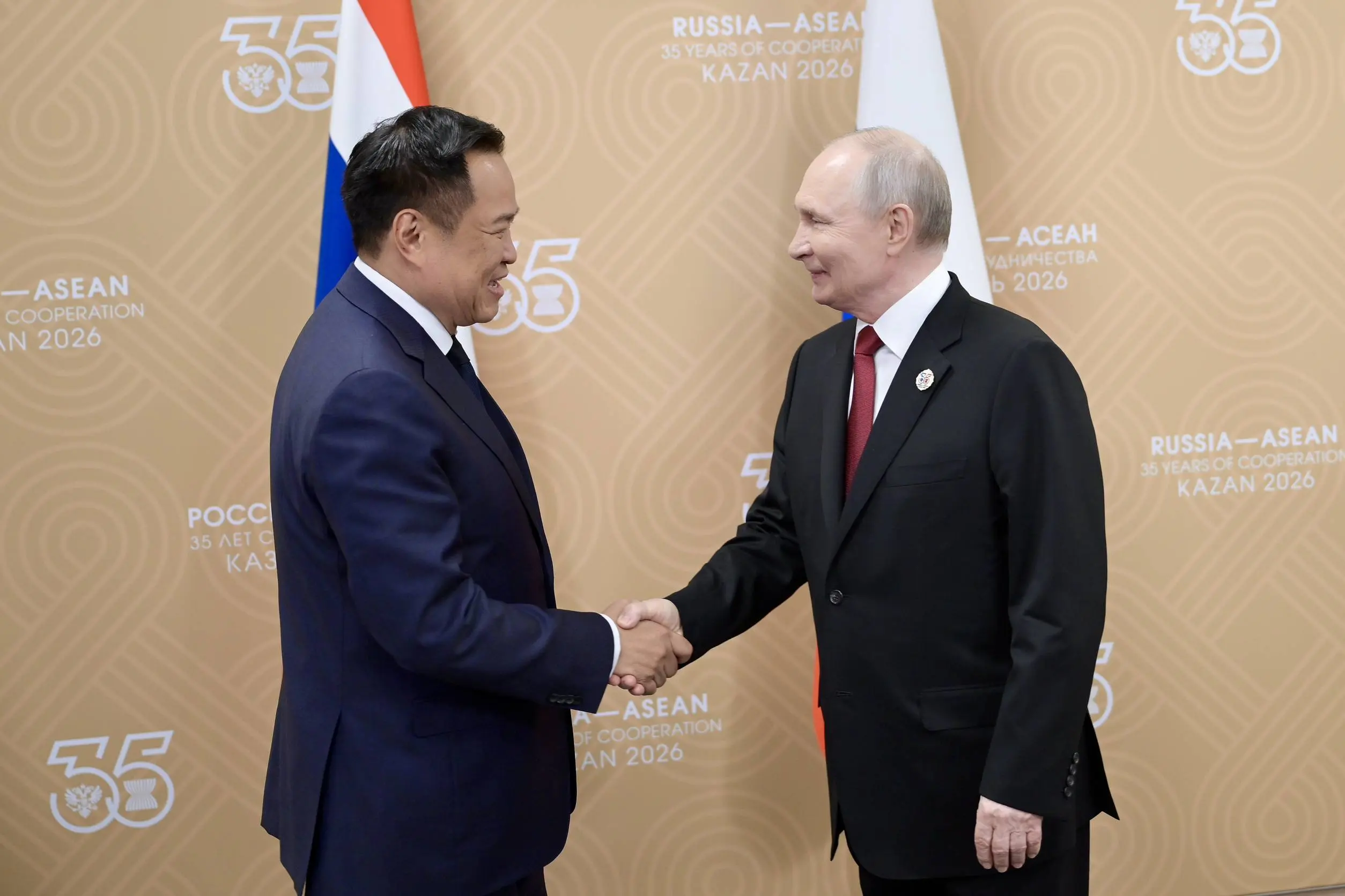 Thailand Expands Economic Coop...